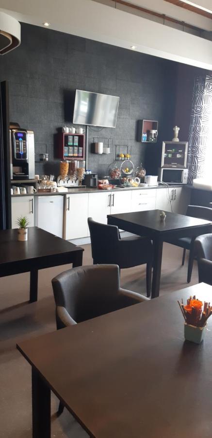 Logis Hotel Le Grand Cerf Ernee Ngoại thất bức ảnh