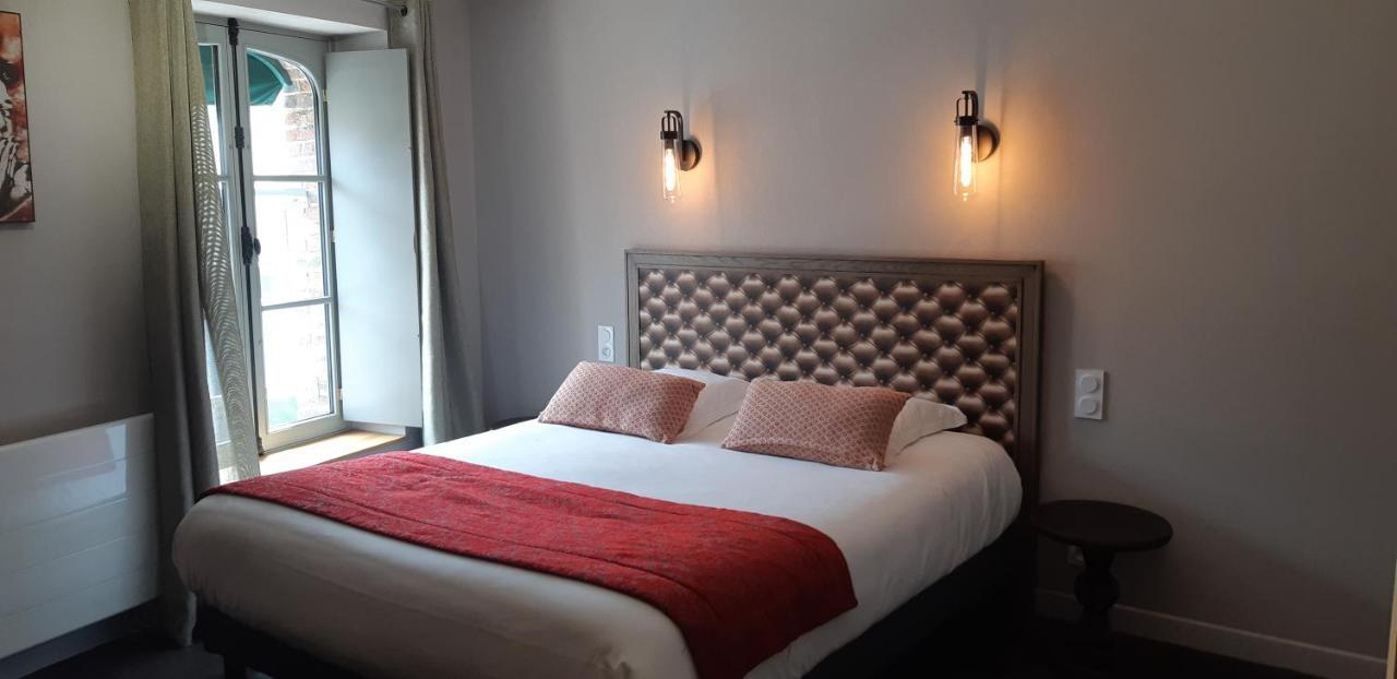 Logis Hotel Le Grand Cerf Ernee Ngoại thất bức ảnh
