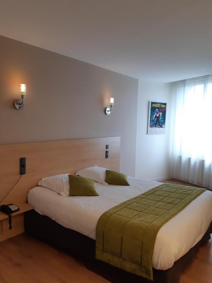 Logis Hotel Le Grand Cerf Ernee Ngoại thất bức ảnh
