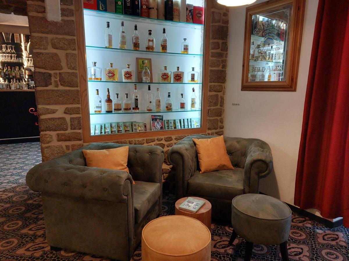 Logis Hotel Le Grand Cerf Ernee Ngoại thất bức ảnh
