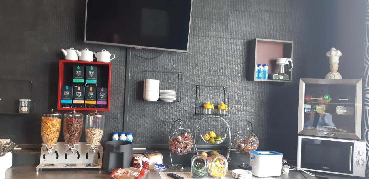Logis Hotel Le Grand Cerf Ernee Ngoại thất bức ảnh