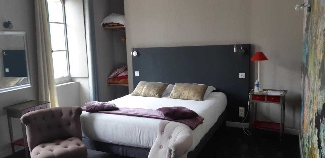 Logis Hotel Le Grand Cerf Ernee Ngoại thất bức ảnh