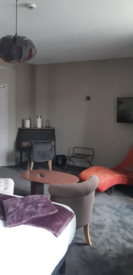 Logis Hotel Le Grand Cerf Ernee Ngoại thất bức ảnh