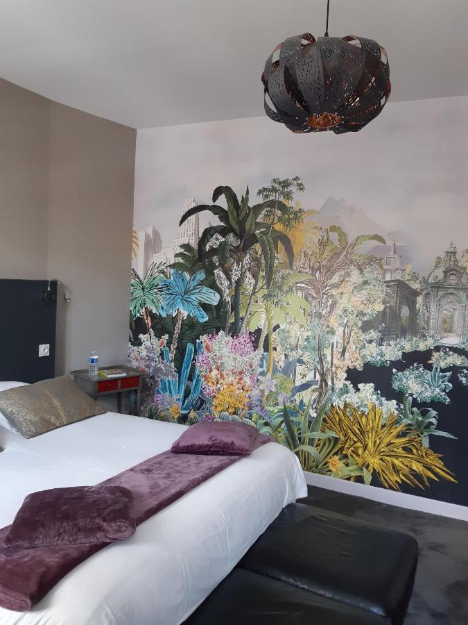 Logis Hotel Le Grand Cerf Ernee Ngoại thất bức ảnh