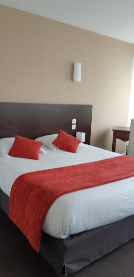 Logis Hotel Le Grand Cerf Ernee Ngoại thất bức ảnh