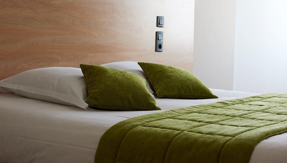 Logis Hotel Le Grand Cerf Ernee Ngoại thất bức ảnh