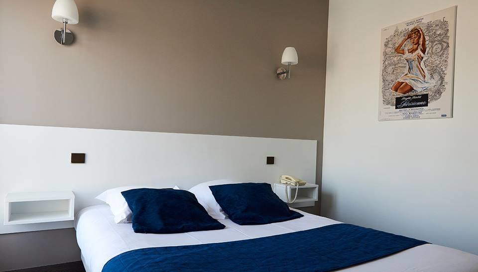 Logis Hotel Le Grand Cerf Ernee Ngoại thất bức ảnh