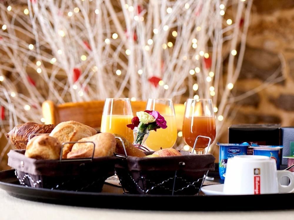 Logis Hotel Le Grand Cerf Ernee Ngoại thất bức ảnh